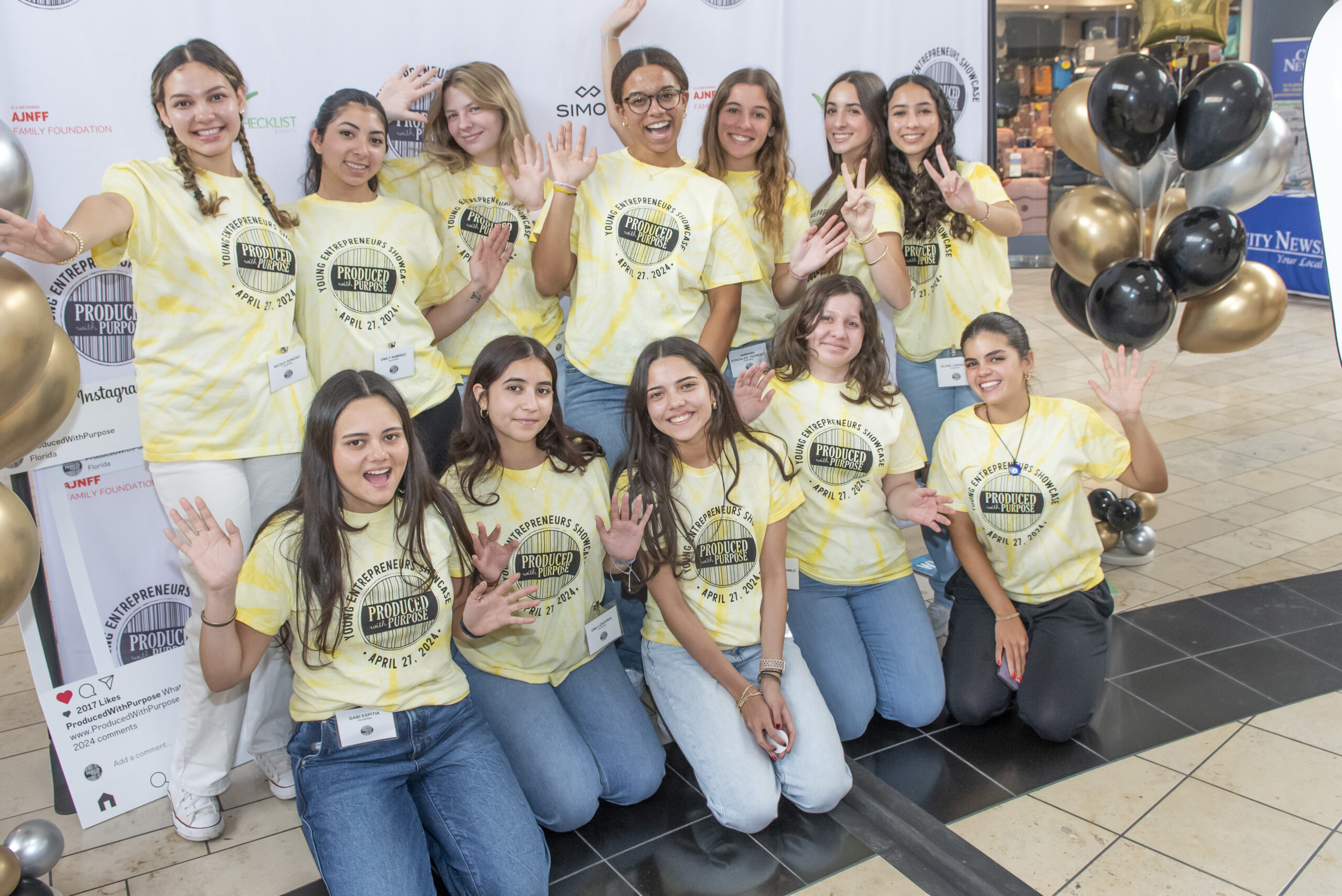 449-YouthEntrepreneursShowcase24